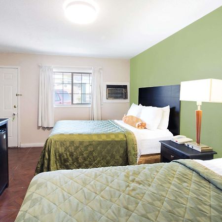 Executive Inn & Kitchenette Suites-Eagle Pass Exterior photo